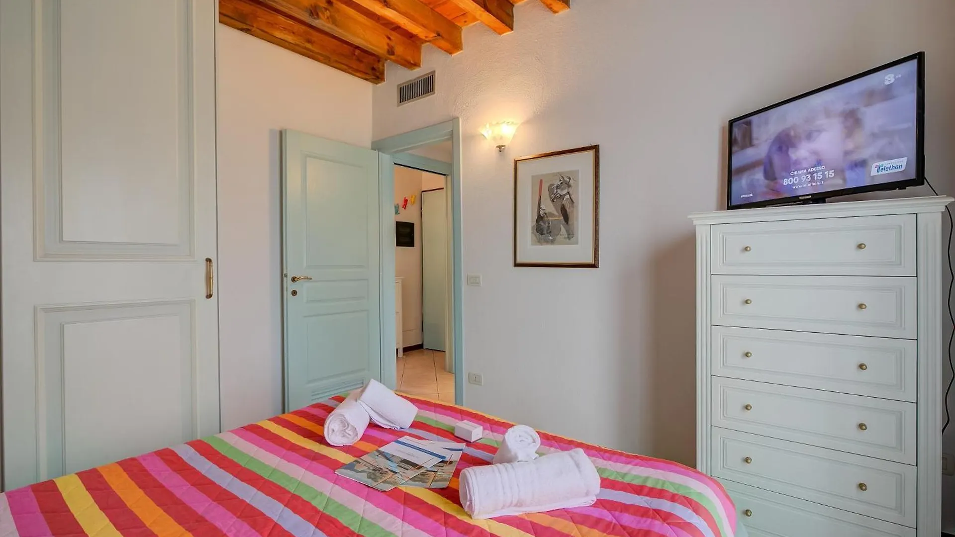 Azzurro Apartment - Happy Rentals Peschiera del Garda 0*,  İtalya